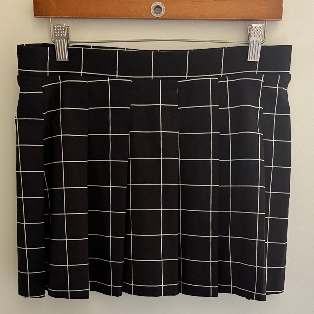 Elegant Black and White Checkered Skater Skirt